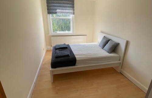 Finsbury Park House | Entire 3 BR Home - Minutes to Emirates Stadium!