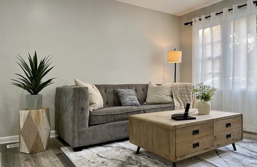 Clarksville House | Entire- 3BR Stylish and Cozy Home - 10 min from post and downtown