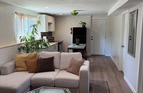 West Valley City House | Entire 4-bedroom house in West Valley City with AC near USANA + AIRPORT