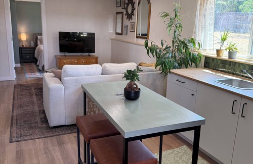 West Valley City House | Entire 4-bedroom house in West Valley City with AC near USANA + AIRPORT