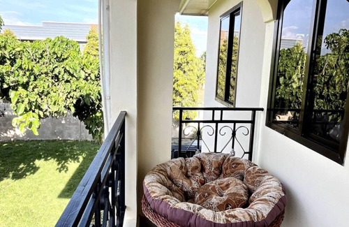Arusha House | Entire 4-bedroom Holiday Home with a view of Mt Meru and 5min from the Airport!