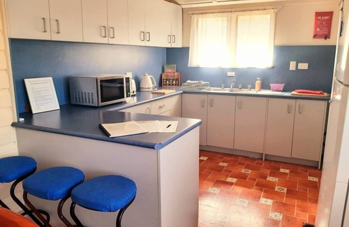 Tambo House | Entire 4 bedroom home with Foxtel and free WiFi