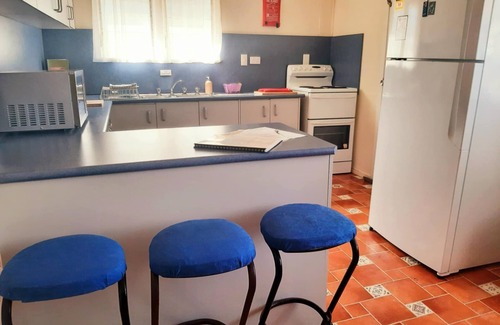 Tambo House | Entire 4 bedroom home with Foxtel and free WiFi