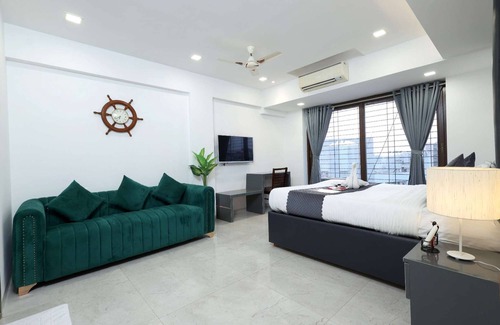 Upper Govind Nagar Hotel | Entire 4 Bedroom suite with Personal Chef