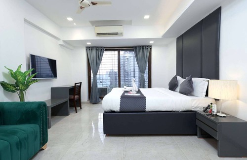 Upper Govind Nagar Hotel | Entire 4 Bedroom suite with Personal Chef