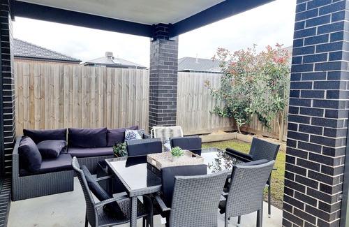 Clyde North House | Entire 4 bedrooms Clyde North home, no sharing