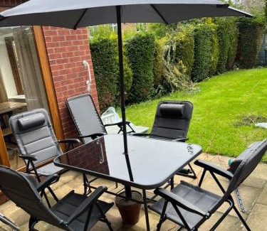 Mapperley House | Entire -4 Bedrooms Detached House with Driveway