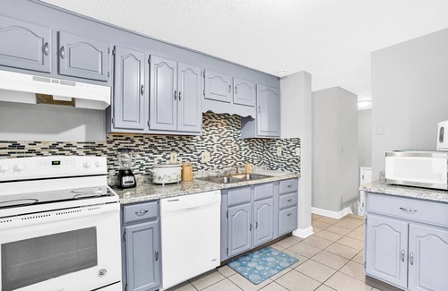 Valley Station House | Entire 4 bedrooms & free parking on a private corner lot.