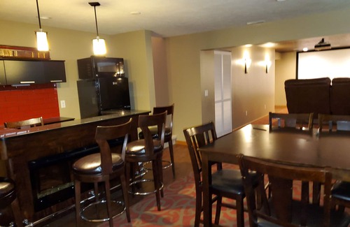 Lincoln House | Entire 4200 sq ft. South east. Great neighborhood