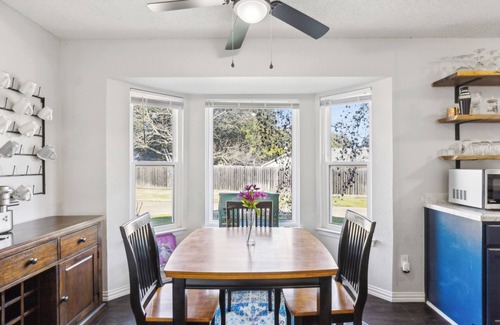 Cleburne House | Entire 4BR Home + Private Pool – Family Friendly, Sleeps 10