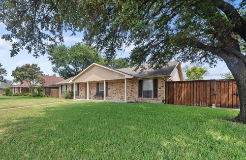 Dallas County House | Entire 5 Bedrooms Centrally Located! Updated!Cozy!