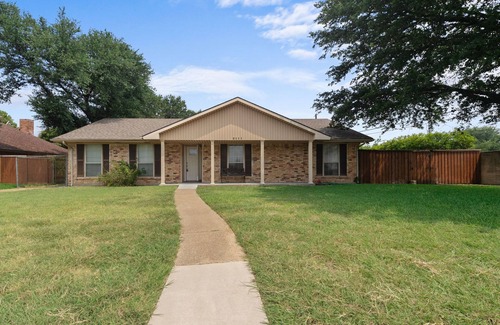 Dallas County House | Entire 5 Bedrooms Centrally Located! Updated!Cozy!
