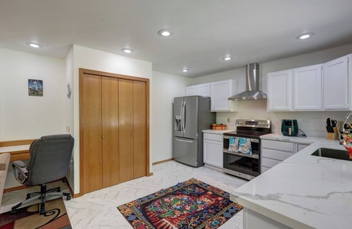 Des Moines House | Entire 5bd home in Des Moines Close Redondo Beach Park