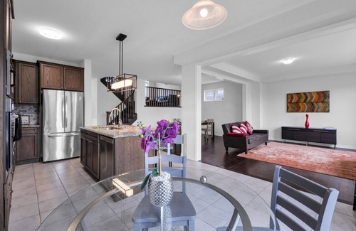 Doon South House | Entire 6BR 2 king 8 beds in total pets 3 GB WiFi