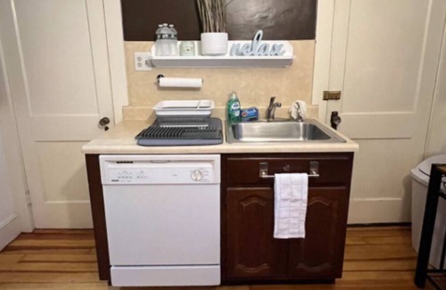 Quincy Apartment | Entire apartment in a duplex w/ free parking spot