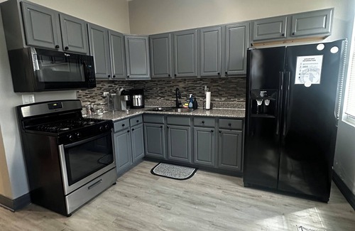 Washington Park Apartment | Entire Apartment in Chicago