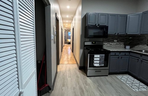 Washington Park Apartment | Entire Apartment in Chicago