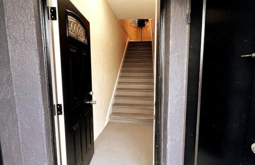 Hoover - Foster Apartment | Entire apartment in Oakland