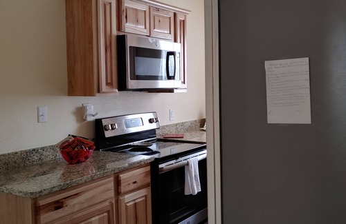 Redwood Apartment | ENTIRE APARTMENT with Private Hot Tub nOutside of San Marcos City