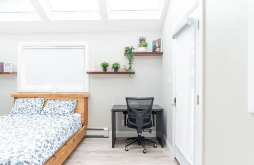 Waterloo Apartment | ENTIRE BACHELOR UNIT EN-SUITE UPTOWN WATERLOO - e4