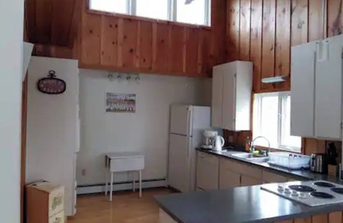 Manitoulin District House | Entire Beach House in Providence Bay, Manitoulin Island.