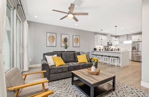 North Park House | Entire Brand New 2-Bedroom Luxury Townhouse! #4