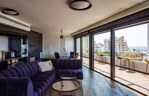 Old North Apartment | Entire Building 4 Floors! Steps to the beach, right in front of the TLV Port