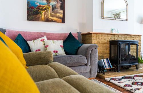Littlehampton House | Entire Bungalow between Sea and National Park