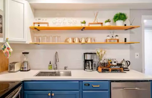 Winston - Salem House | Entire Bungalow hosted by Medina