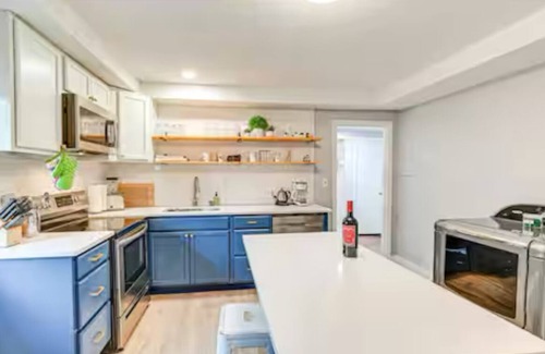 Winston - Salem House | Entire Bungalow hosted by Medina
