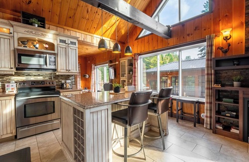 Mauricie Ski Chalet | Entire home in Saint-Alexis-des-Monts, Canada