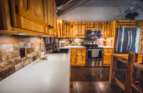 Christmas Cabin | Entire Cabin at peaceful Retreat in Christmas, FL -AC/Sleeps 6.