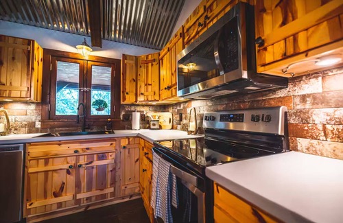 Christmas Cabin | Entire Cabin at peaceful Retreat in Christmas, FL -AC/Sleeps 6.