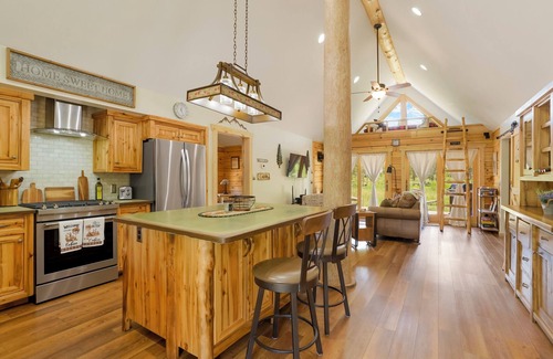 Black Hawk Ski Chalet | Entire Cabin Chalet in the Mountains! Lake! Kayak! Sauna! Hot Tub! Hike!