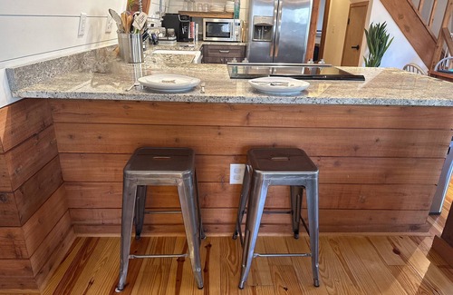 Lake Sequoyah Cabin | Entire cabin on Lake Sequoyah in Highlands.