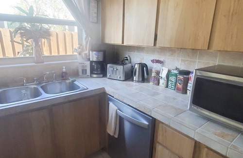 Hunt Club Villa | Entire centrally located spacious 3bd2bth sleep 6, close to shopping and beaches