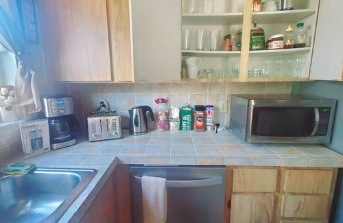 Hunt Club Villa | Entire centrally located spacious 3bd2bth sleep 6, close to shopping and beaches