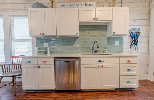 Galveston Cottage | Entire Coastal Cottage 3 Blocks to the Seawall and Beach