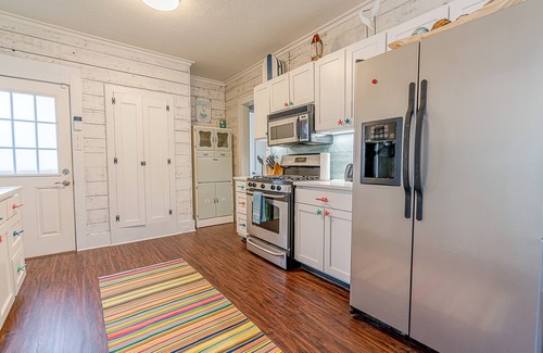 Galveston Cottage | Entire Coastal Cottage 3 Blocks to the Seawall and Beach
