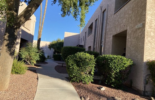 Chandler Condo | Entire Condo 2B/2B Quiet/Pool & Jacuzzi /WIFI/Self Checkin/Kitchen