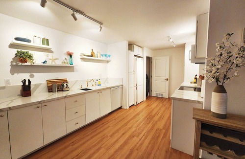 La Jolla Heights Condo | Entire Condo - Walk to La Jolla Beach - Kitchen, Backyard, Washer, 2 Beds