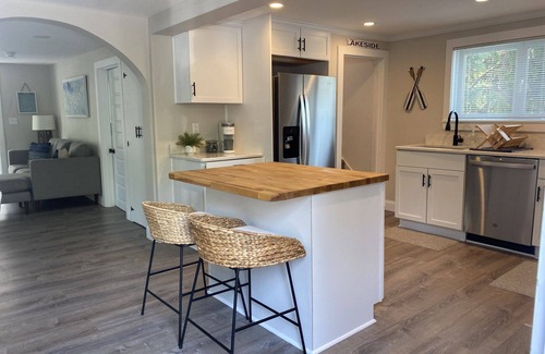 Lakeside Cottage | Entire cottage in Lakeside Marblehead, Ohio - New Listing