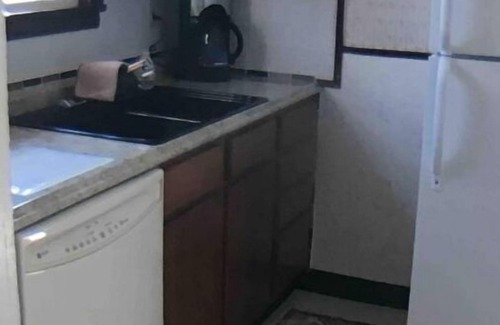 Detroit - Shoreway House | Entire Cozy Apartment in Ohio City. Near Downtown.