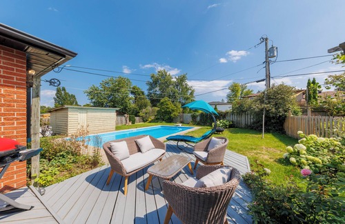 Ajax House | Entire Cozy Home | In-Ground Pool | Minutes to Lake & Waterfront Park