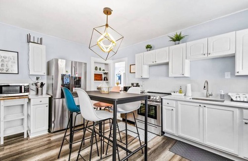 South Side House | Entire Cozy House near Moody St, Bentley, Brandeis