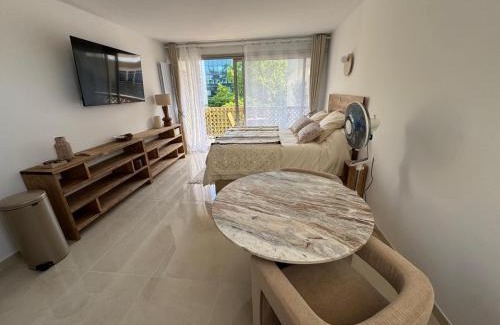 Plateau - Mont-Valerien Apartment | Entire Cozy Studio Walk to La Défense Arena