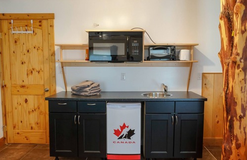 East Kootenay Ski Chalet | Entire custom crafted log Chalet near Fernie, B.C., sleeps 8