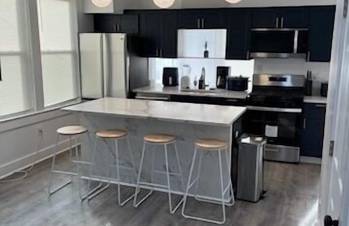 Fairlawn House | Entire detached home with basement suite free parking 2 kitchens 2 laundry deck