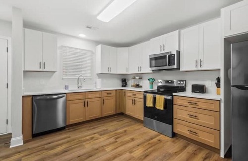 Taylors House | Entire duplex w/2 private decks, great for groups