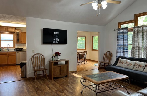Lincoln House | Entire Elegant Single-Family House in Upscale Neighborhood & Convenient Location